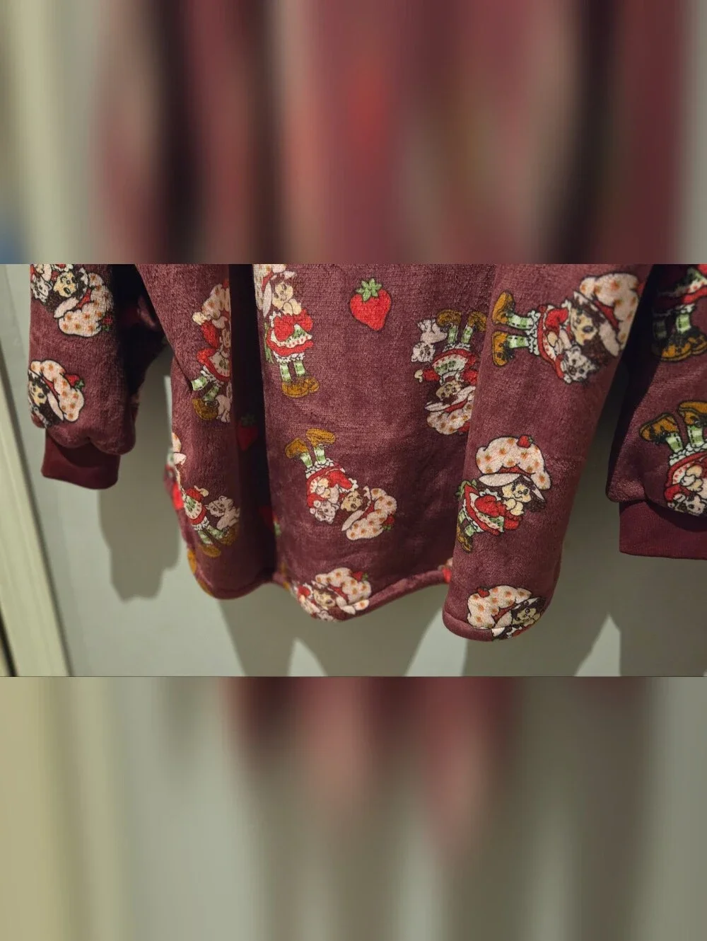 NWT ​Strawberry Shortcake Blanket Hoodie Oversized Fleece Sherpa Maroon S/M